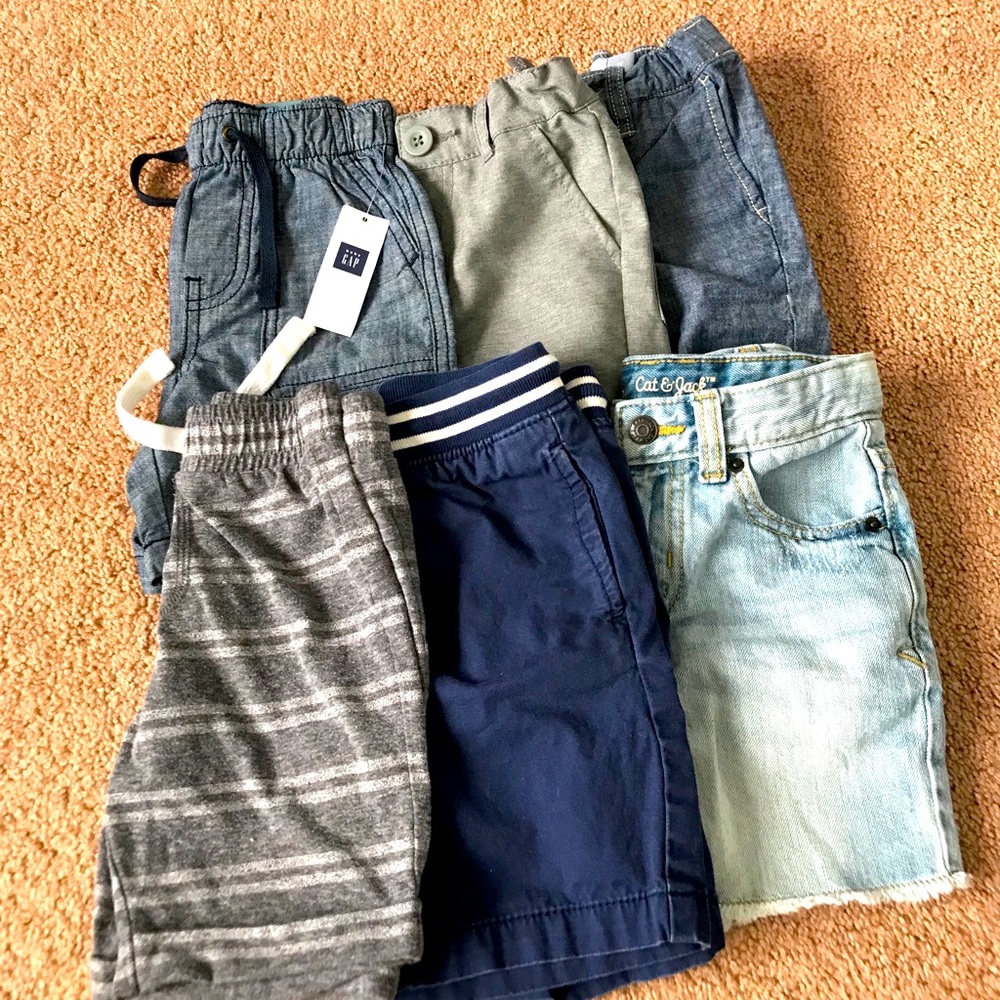 GOOD CONDITION- (one is NWT) variety of shorts 2T